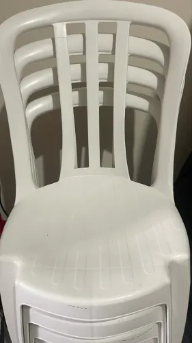 Conjunto Cadeira e mesa plástica branca