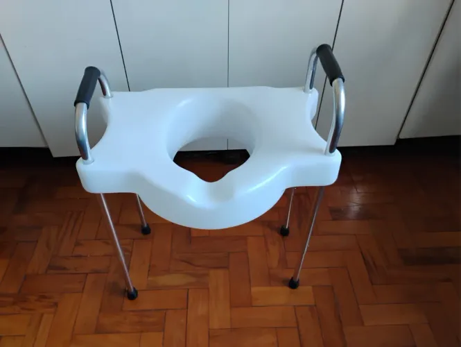 Suporte sanitário elevado p/ idosos