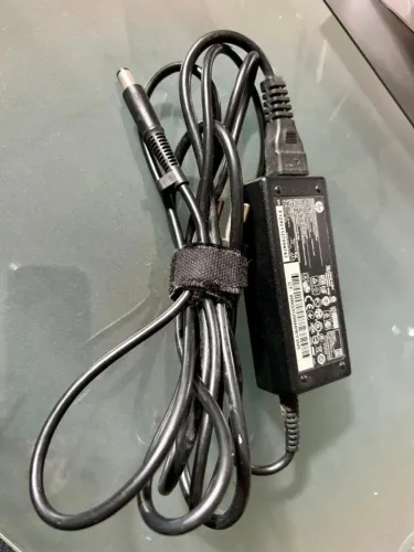 Carregador original para Notebook HP 65W - Ótimo Estado
