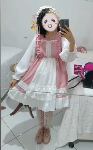 Vestido Sweet Lolita rosa com anaguas, meias e Headbow