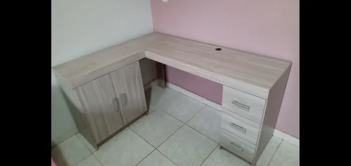 Escrivaninha de Canto 1.50X1.16X0,76 altura
