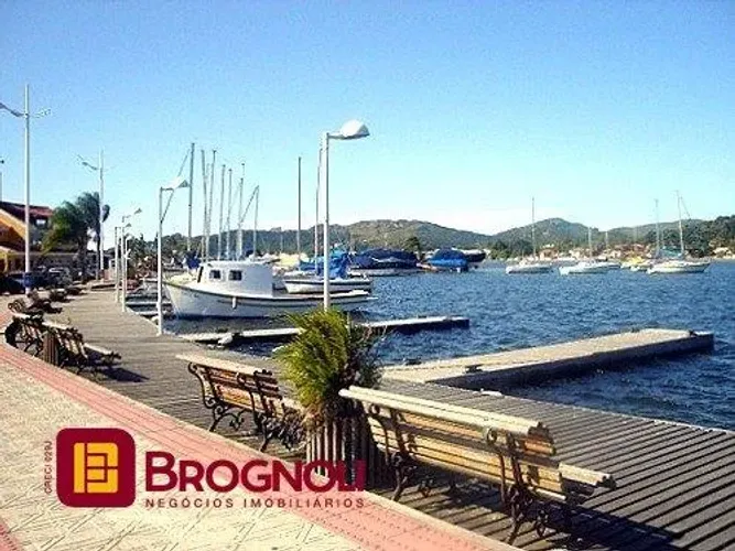 Condominio de casas com área comercial na Lagoa da Conceição