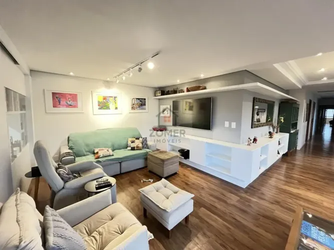 Duplex com 311 metros 3 quartos 2 vagas no bairro Farroupilha - Porto Alegre - RS