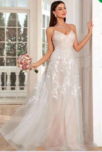 Vestido de Noiva Floral Elegante