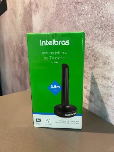 antena de TV digital interna Intelbras modelo AI 2025 com cabo de 2,5 metros.
