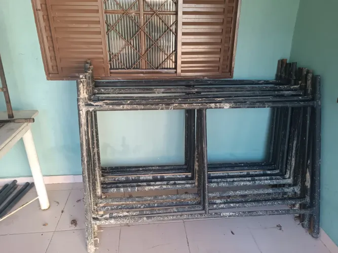 Andaime tubular. / Plataforma Vendo 12 peças andaimes 1.50 e 02 plataforma 1.50   