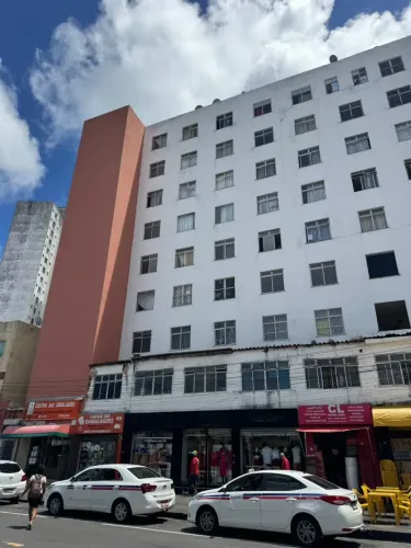 Vendo, Apto com 01 quarto, sala ampla, banheiro Social, com elevadores, Centro, Ed.Tani