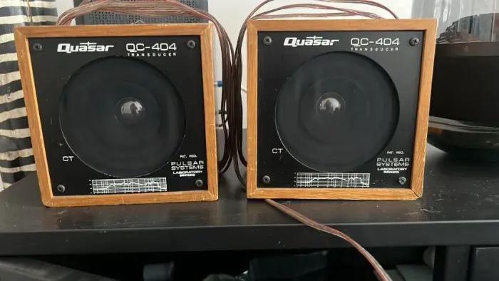 Caixas de som Quasar QC 404