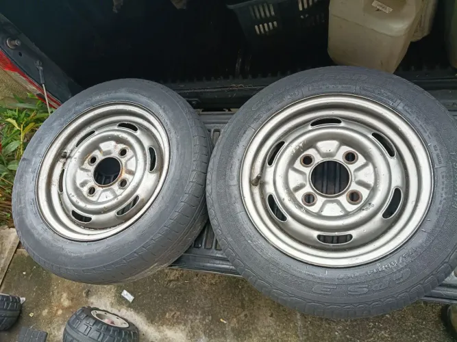 04 Rodas de Brasília com Pneus