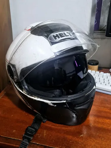Capacete Helt Integral Branco Preto - Bom Estado - Com Viseira