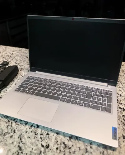 Notebook Lenovo IdeaPad 1 Ryzen 3 8GB SSD 256GB (Tela 15.6")
