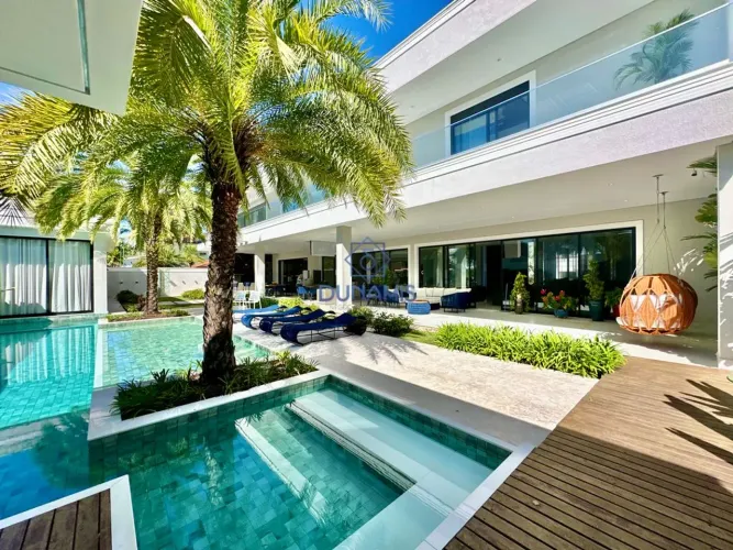 Mansão luxuosa no Condomínio Jardim Acapulco mobiliada e decorada