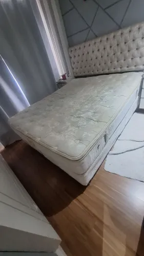 Cama casal Queen colchão mola ensacada