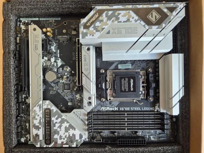 Placa mae X670e asrock steel legend.
