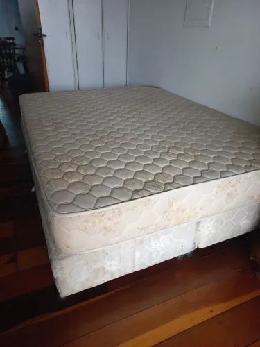 Cama box com 4 gavetas e colchão tamanho queen
