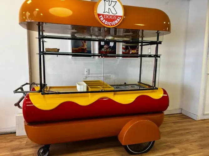 Carrinho de cachorro quente com frigobar