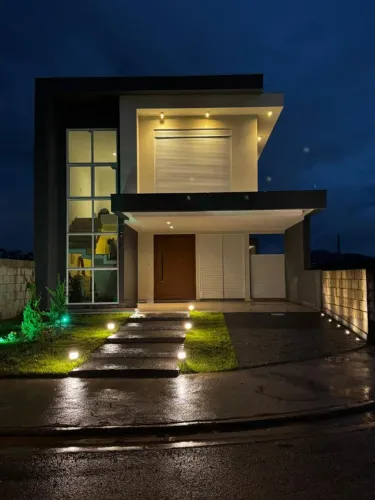 Casa Alto Padrão | 3 Suítes | Piscina | 5 Min da Praia - FAÇO NEG EM PARCELAS