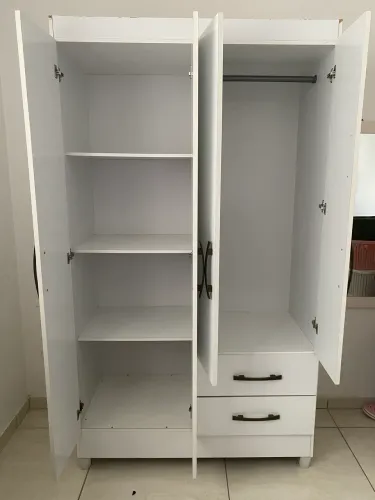 Guarda-Roupa Branco 4 Portas com 2 Gavetas - Bom Estado