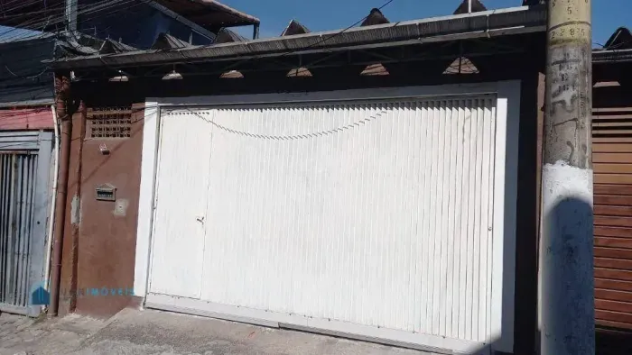 Imóvel para renda ou para você que procura casa para família numerosa. São 3 casas abaixo