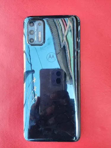 Vendo moto g9 plus 5g 1 trincado fio de cabelo na tela com película 128gigas do meu uso 