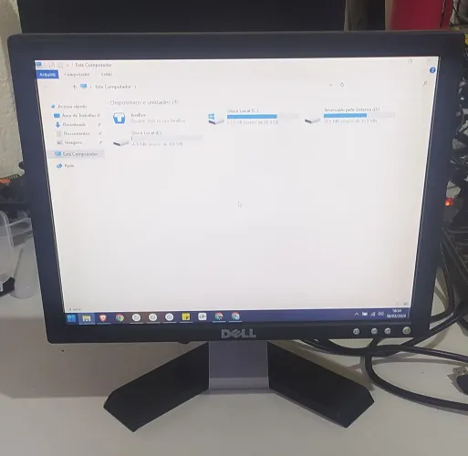 Monitor Dell Com cabos inclusos VGA e tomada