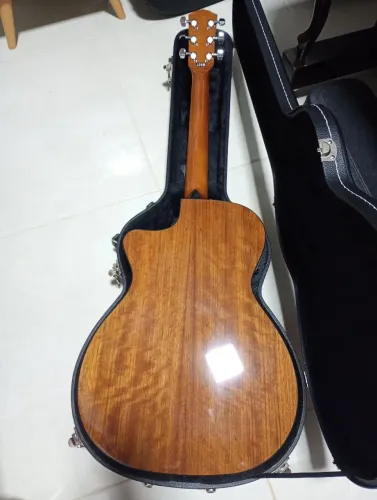 Violão Fender tampo maciço e corpo concert