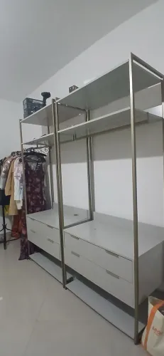 Closet mital