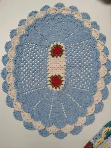 Tapetes de crochê.