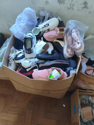 Mais de 150 pares de calçados para revenda novos