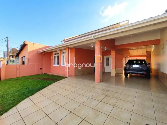 CASA FRENTE MAR COM 4 DORMITÓRIOS - SAMBAQUI