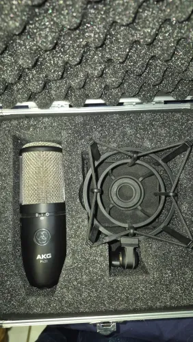 MICROFONE CONDENSADOR AKG P420 