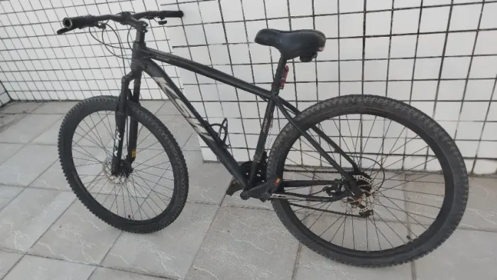 Bicicleta KSW XLT100 Preta, Aro 29, Quadro 19 acompanha nota e manual