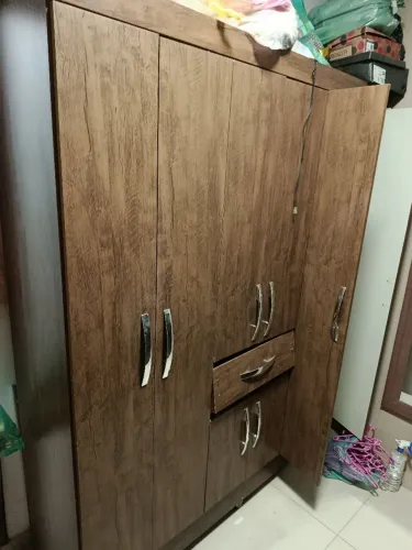 Guarda roupa solteiro 4 portas e 2 gaveta