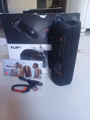 Vende-se uma caixinha de som JBL Flip 7