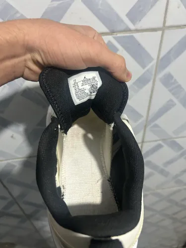 Esse é um Jordan One Take 5, da linha assinada pelo atleta Russell Westbrook