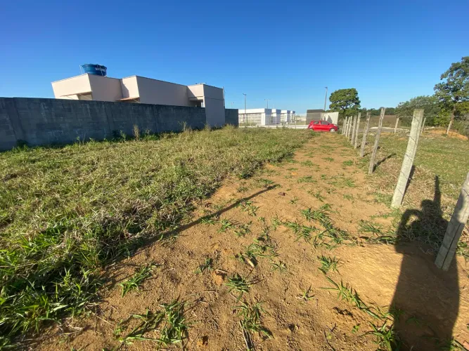 Vendo lote último da rua ao lado de uma fazenda com área verde da prefeitura do lado
