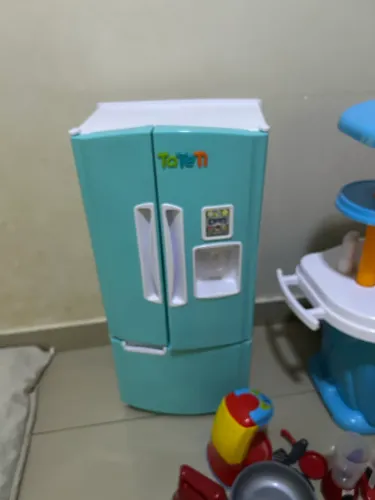 Geladeira de brinquedo
