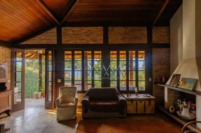 Casa à Venda no Condomínio Ouro Velho Mansões | 240 m² - 4 quartos.