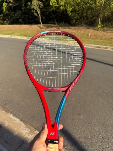 Raquete Yonex Vcore 95