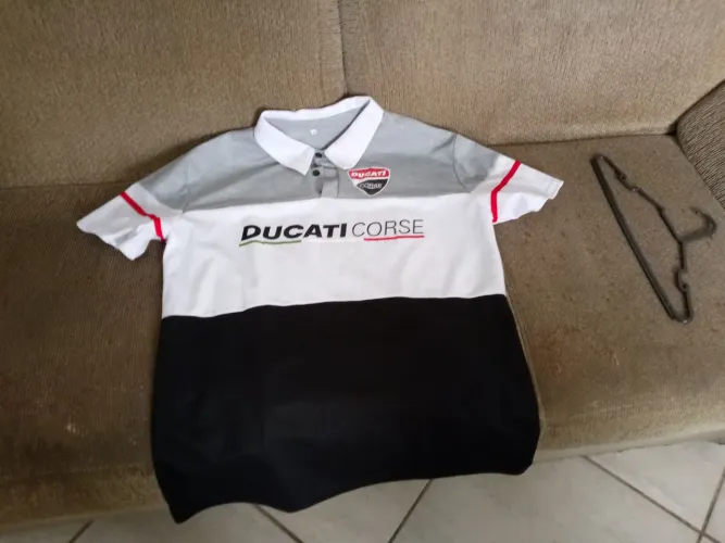Vendo 02 Camisas Manga Curta, SEM USO, Tamanho-G. Retirada na Região da Pampulha.