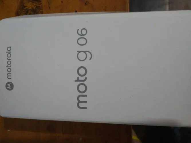 Motorola G06 na caixa
