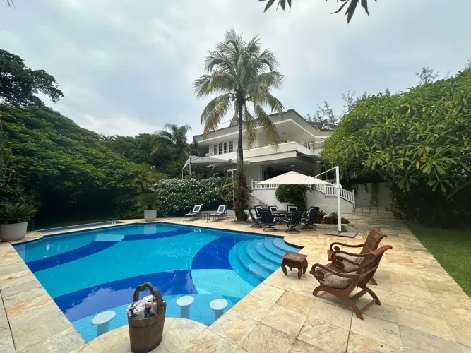 Linda casa para venda em condomínio 1.400m2 Barra da Tijuca