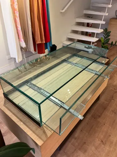 Balcão Caixa / Expositor com Vitrine de Vidro Temperado ? Sob Medida (Design Exclusivo)