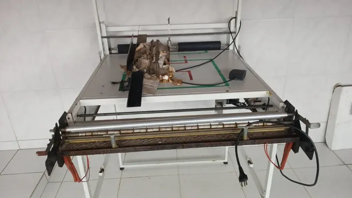Máquina de fazer fralda e tapete higiênico