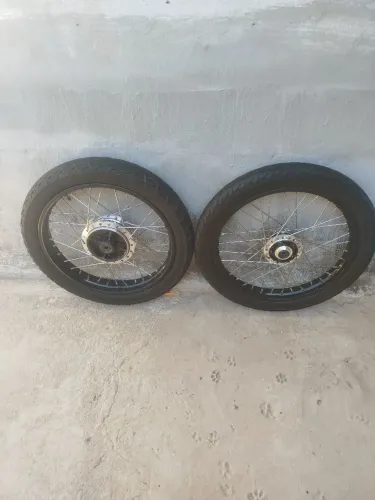 Vendo jogo de rodas freios a disco Titan 150