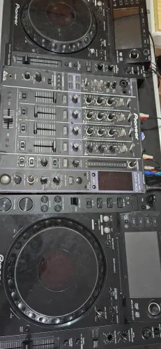Kit CDJ 2000 + Mixer DJM800 + Hardcase