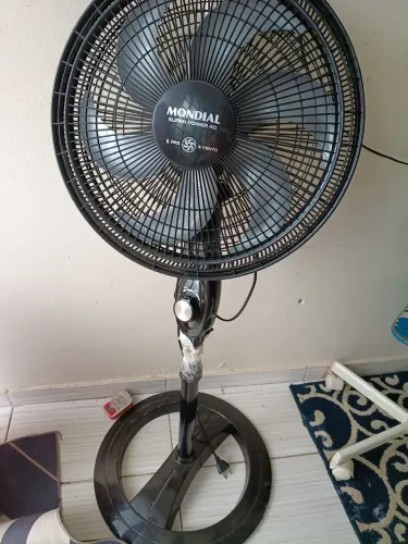Ventilador grande só quebrou essa parte nada afeta no uso