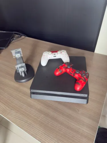 Ps4 com jogos e controles