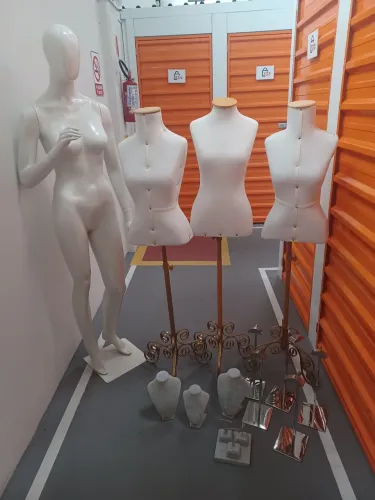 Manequins e expositores