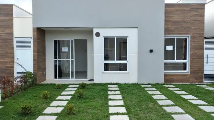 Vendo casa de 3/4 sendo uma suíte no condomínio Onix